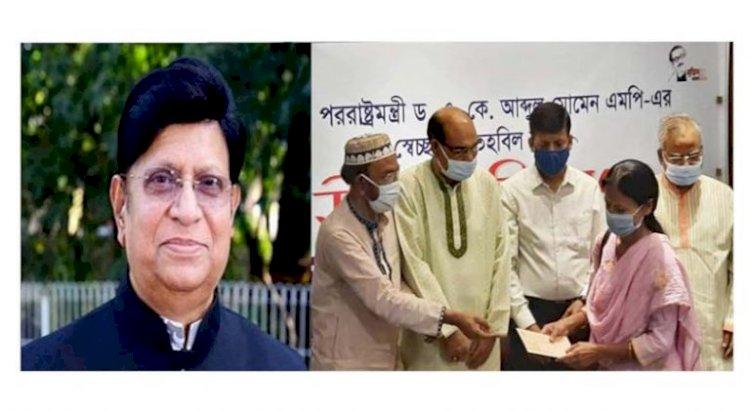 সিলেটে অসহায়দের ৬ লক্ষ ৫০ হাজার টাকা দিলেন পররাষ্ট্রমন্ত্রী