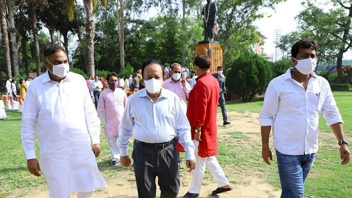কোভিডের ধাক্কায় পদ হারালেন ভারতের একদল মন্ত্রী