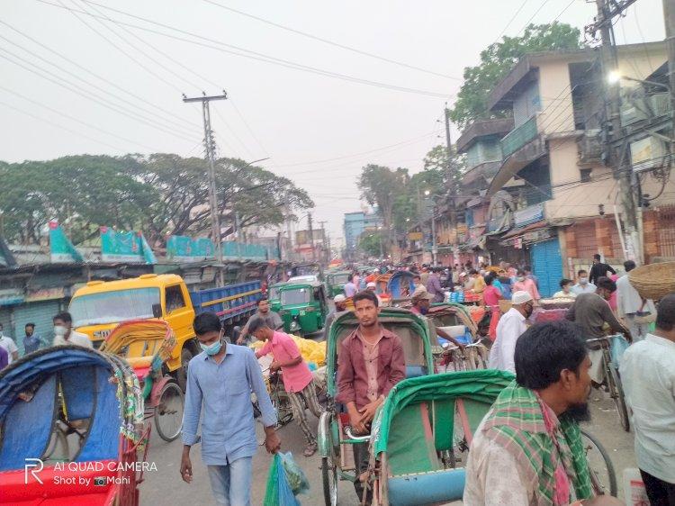 এখনও মাস্ক পরায় অনীহা, স্বাস্থ্যবিধি তো অনেক দূরে