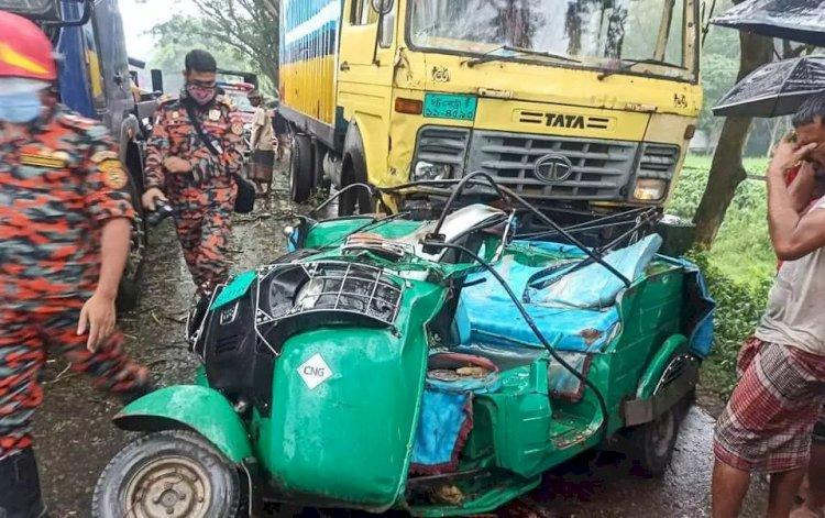 হবিগঞ্জে ট্রাক-অটোরিকশার মুখোমুখি সংঘর্ষে নিহত ৬