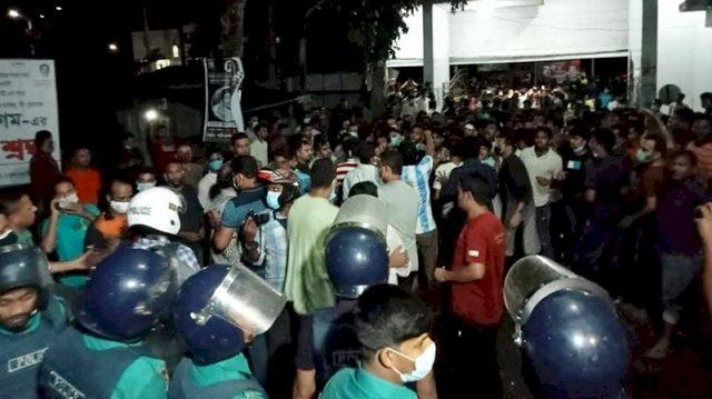 পুলিশ-আওয়ামী লীগ সংঘর্ষ, ‘মেয়র-ওসিসহ গুলিবিদ্ধ ৩০’