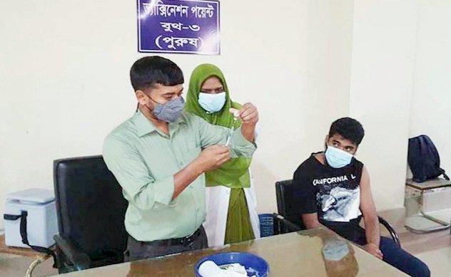 এবার টিকা নিতে পারবেন ১৮ বছর বয়সী শিক্ষার্থীরা