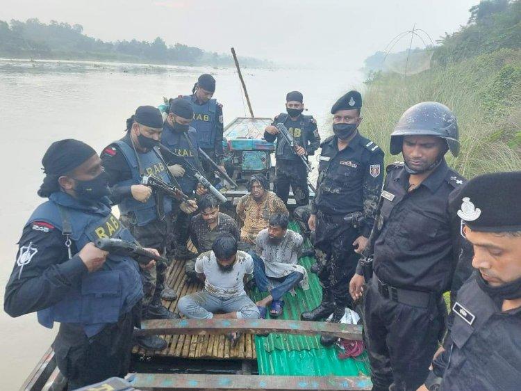 র্যাবের সঙ্গে গুলিবিনিময়, চার জঙ্গি আটক