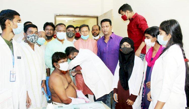 করোনা নিয়ন্ত্রণে রয়েছে: অধ্যাপক জাকির
