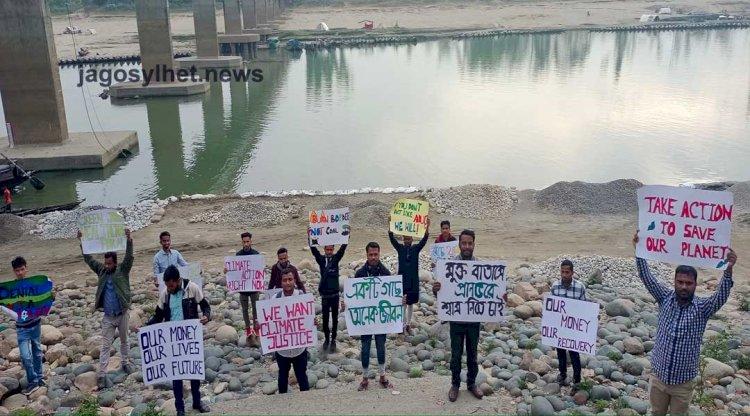 জলবায়ু সুবিচারের দাবিতে তরুণদের ধর্মঘট