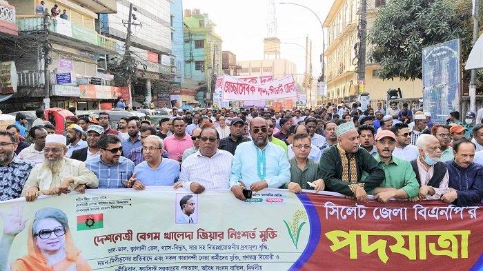 আওয়ামী লীগের মতো নির্লজ্জ সরকার সারা বিশ্বে নেই: মুক্তাদির
