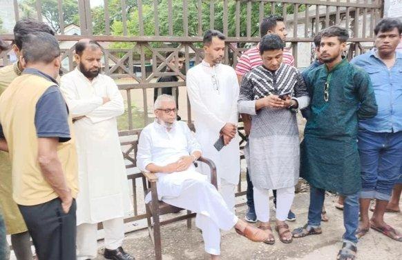 আরিফের অবস্থানে পিছু হটল পুলিশ, মিলল সমাবেশের অনুমতি