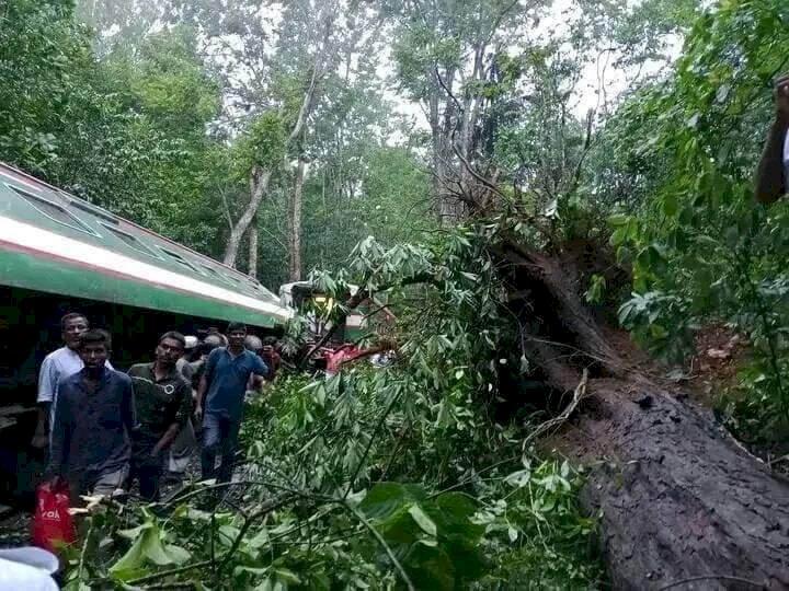লাউয়াছড়ায় উদয়ন ট্রেনের বগি লাইনচ্যুত, সিলেটের সাথে রেলযোগাযোগ বন্ধ
