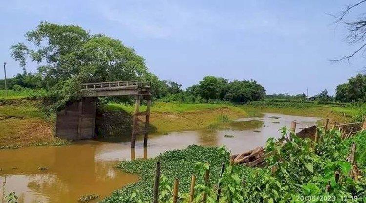 ৭ বছর ধরে ভেঙে আছে সেতু, দুর্ভোগে এলাকাবাসী