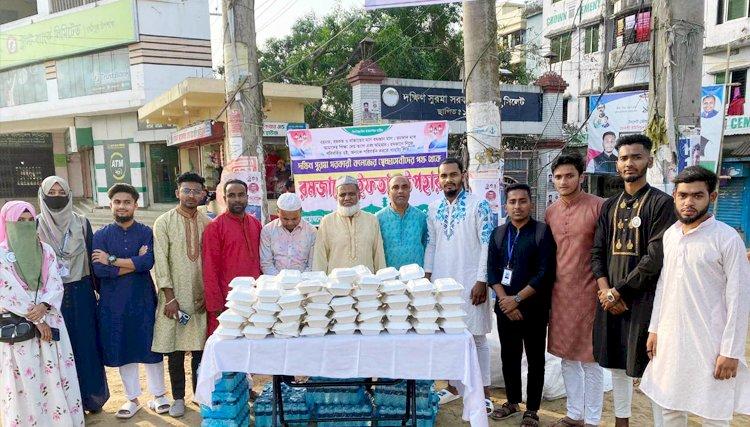 দক্ষিণ সুরমা সরকারি কলেজের স্বেচ্ছাসেবী উদ্যোগে ইফতার বিতরণ